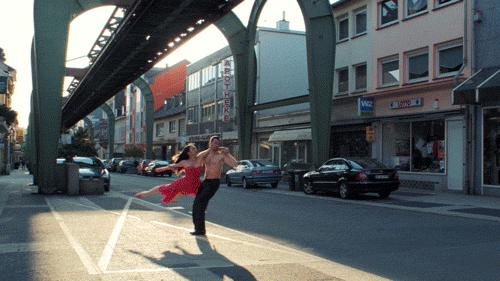 然后我们跳了舞完整版在线观看,然后我们跳了舞豆瓣