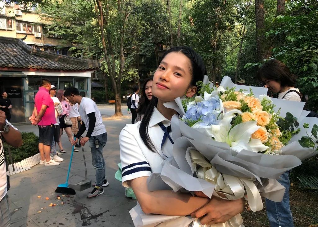 比起偶像恋爱,欺骗更令人伤心吧?