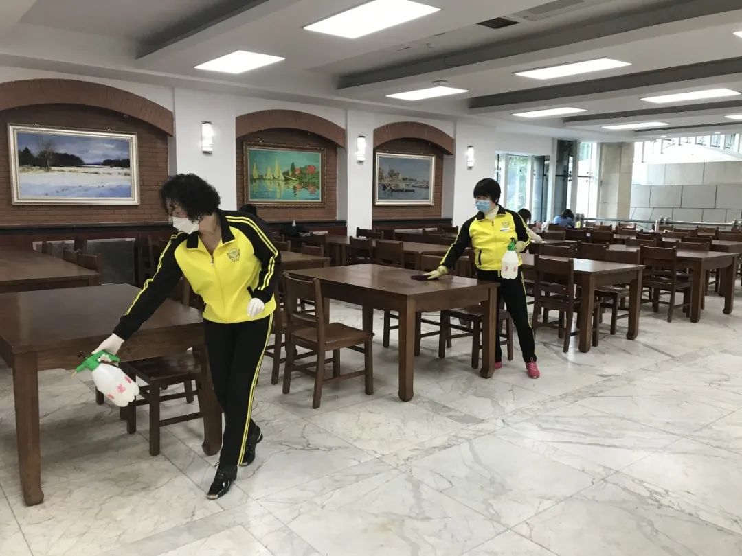 返校同学别担心！借书超期不收费，网络服务全天候