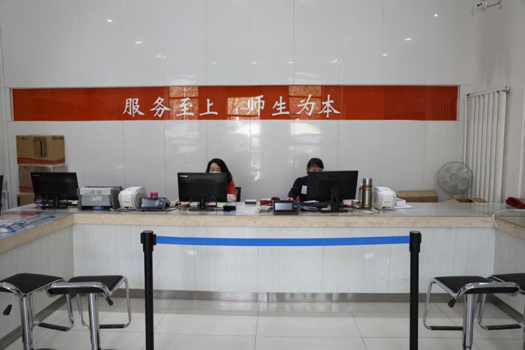 返校同学别担心！借书超期不收费，网络服务全天候