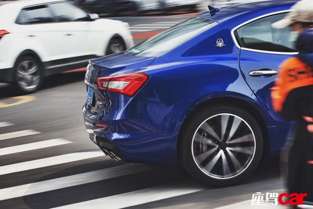 钢铁森林中的城市猎人|CARREVIEWS