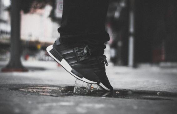 太突然！泉州人常买的服装巨头告急：净收入暴跌96%！超七成门店关闭