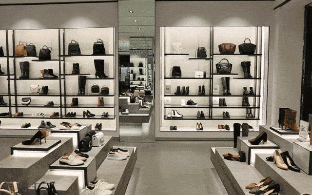 小鲁哥携手万小汇直播探店！小米手环、蒂佳婷面膜走到哪送到哪