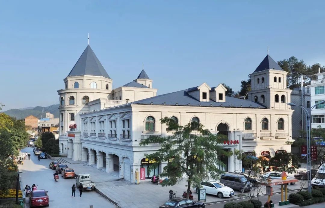 浜戝拰闈為仐,涓変唬鎵嬭壓浜虹殑鍧氭寔