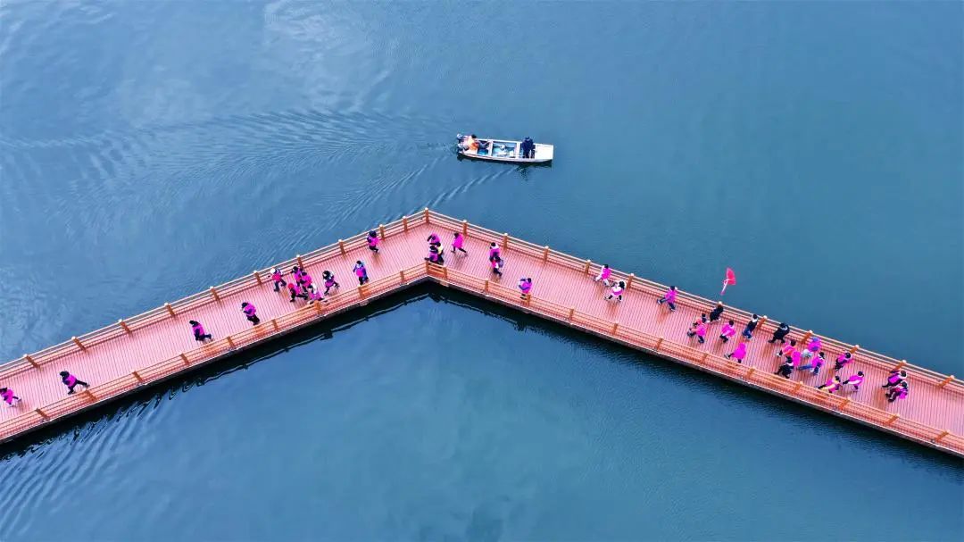 健身走起元气满满,健身走起跟着节奏嗨起来