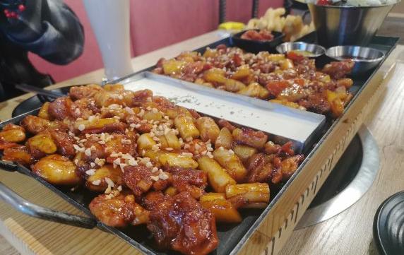 不想一本正经就捣蛋,不想搞学习就想吃喝玩