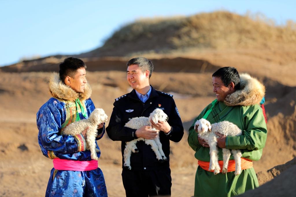 涓や釜灞忛殰蹇犺瘹鍗＋,浠栦滑鏄煎鍧氬畧鍙负绛戠墷闃茬嚎