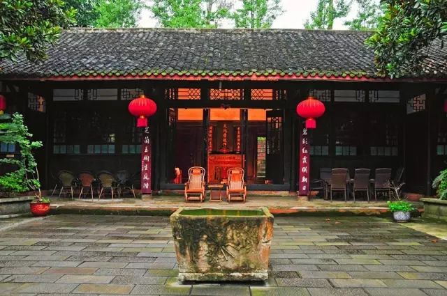 新津这边晚上有没有好耍的地方,新津有哪些人少且免费的旅游景区