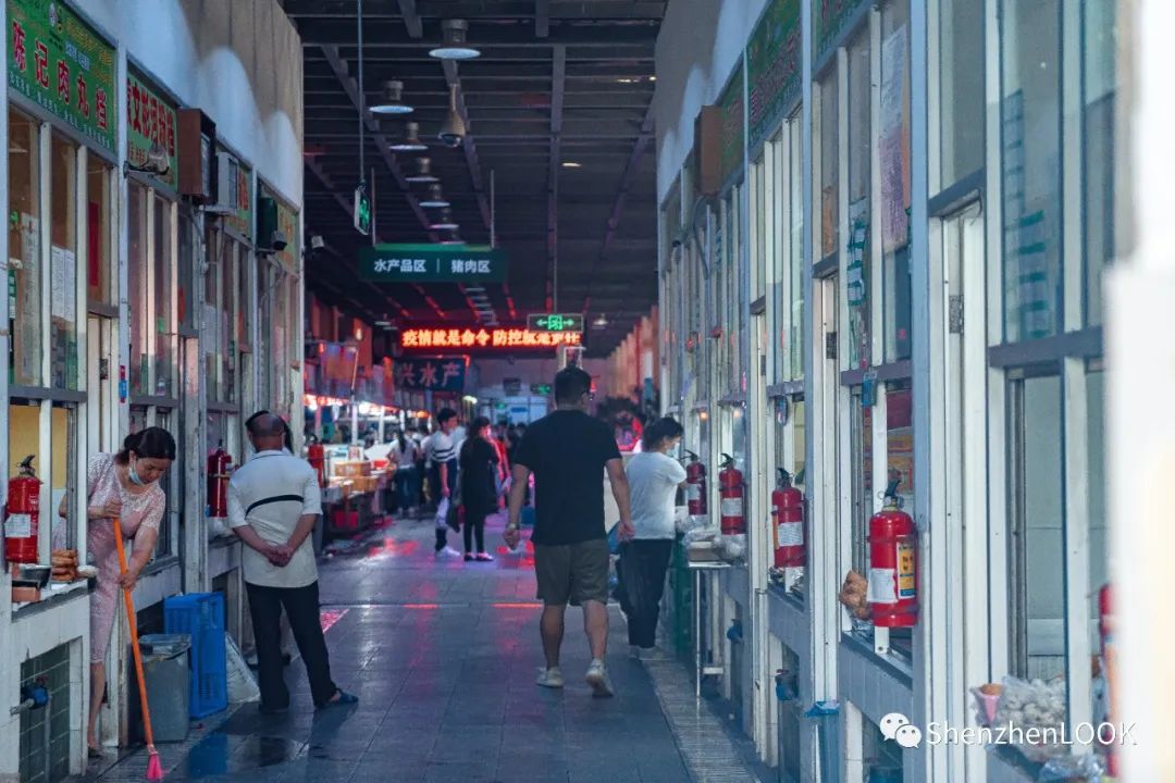 严浩翔说look这是tnt什么舞台,look这是什么牌子的包包