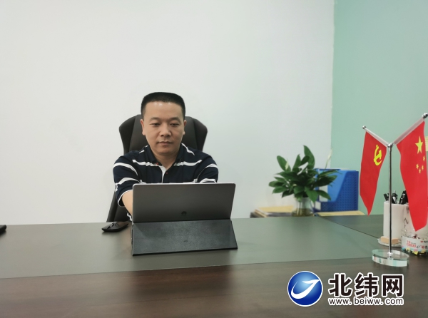 自强不息追逐梦想扶残助残与爱同行