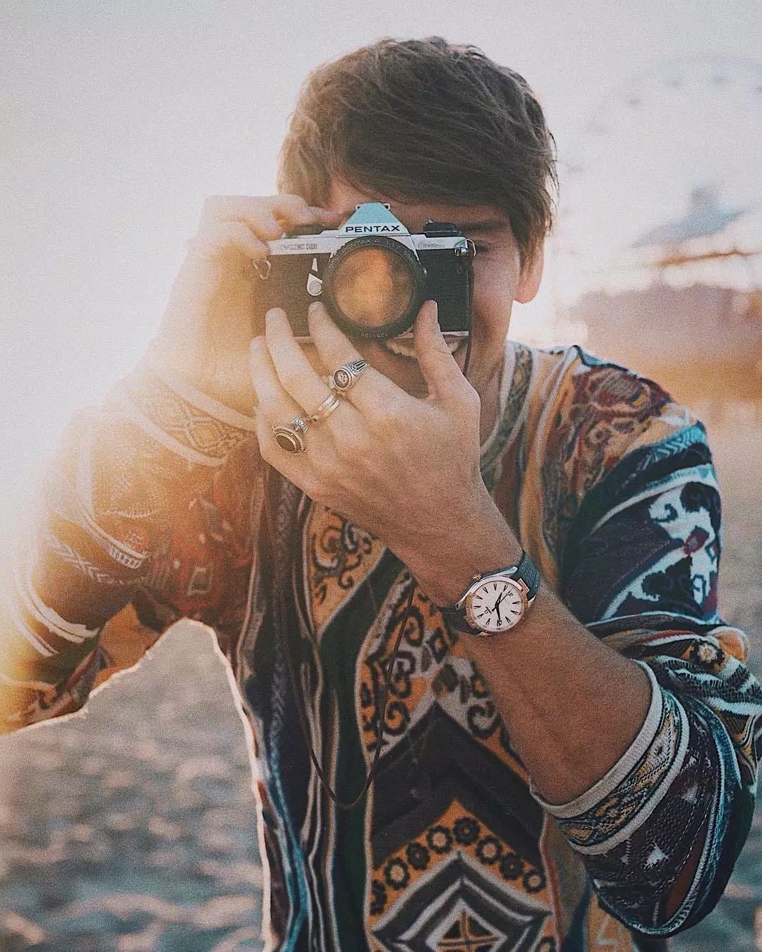 一张照片卖6万的清洁工，靠穷游把美女娶回了家