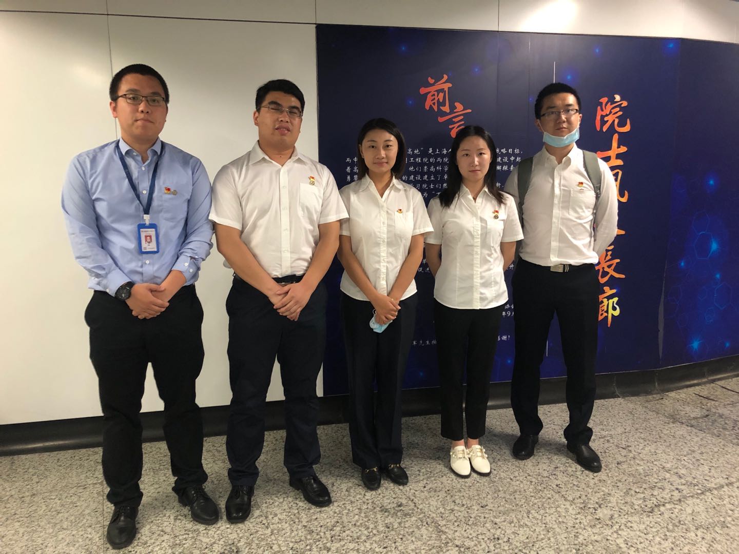 乘着地铁学“四史”