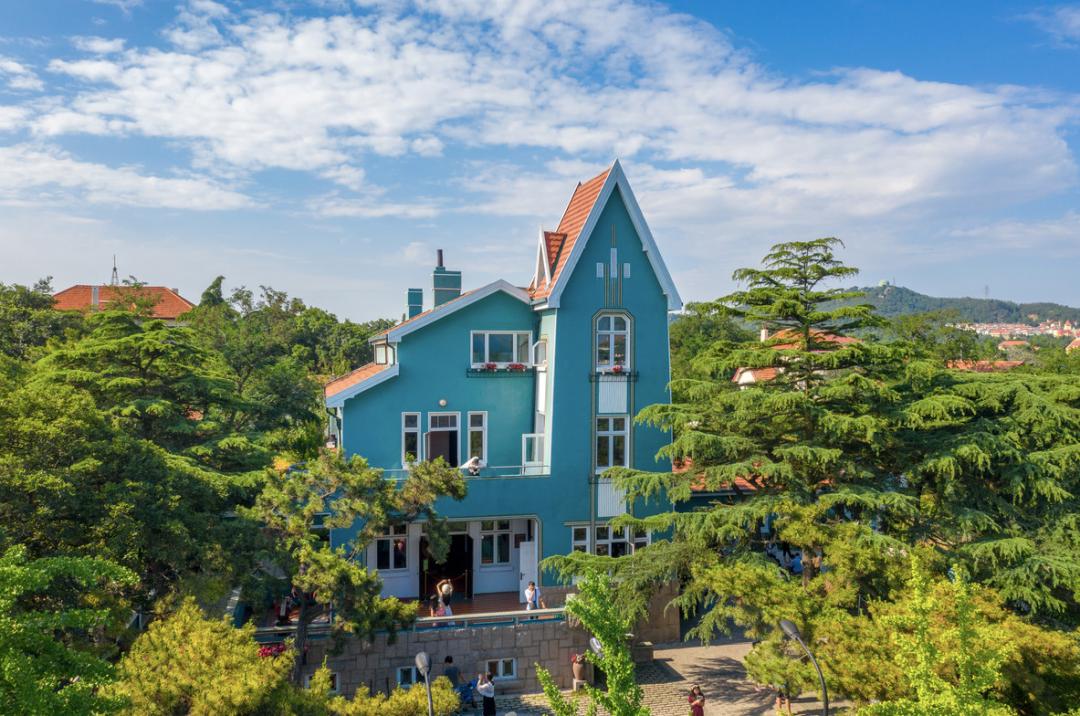 均温20℃的海滨老城，紫色泡桐花美得像国外，现在去性价比超高