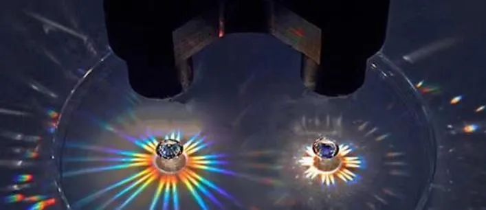 如何辨别钻石是天然的还是人造的,人造钻石与天然钻石的鉴别