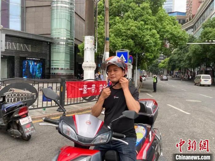 电动车清仓冬款头盔捡漏,电动车头盔价格暴涨