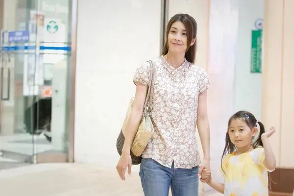 各自忙乱互相牵挂下一句是什么,成年人之间的感情参杂着