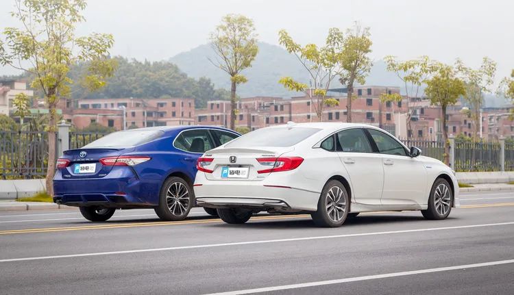 灵魂拷问：补贴6万，他真会把雅阁换成凯美瑞吗？