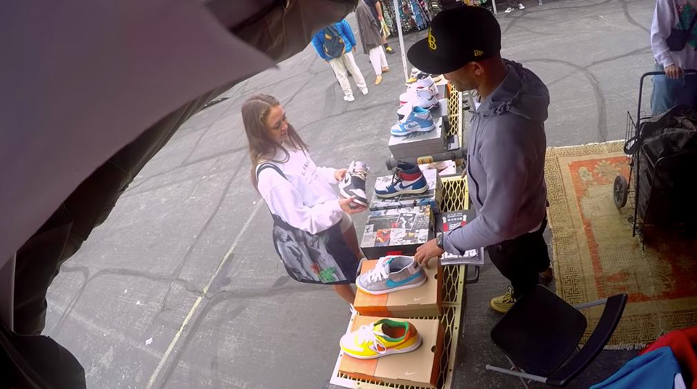潮流圈早已盛行的“摆摊文化”，是品牌“名利场”还是卖鞋赚40万刀的神话？
