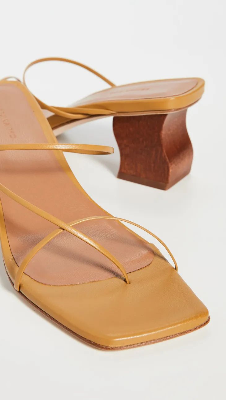 杨采钰度假拎的独家小众包,我可以