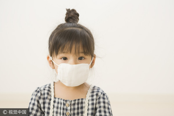 7岁妹脸肿被讥“屎坑面包超人”！母挖墙发现卧室渗粪水