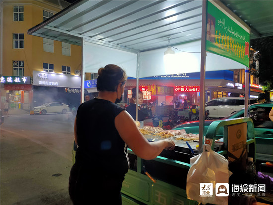 夜淄博体验记|南定小巷里，天南地北的摆摊人