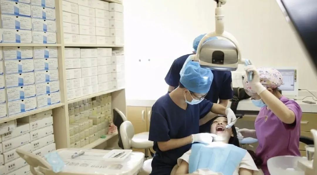 好羡慕别人有一口好牙齿,早日拥有一口整齐更漂亮的牙齿