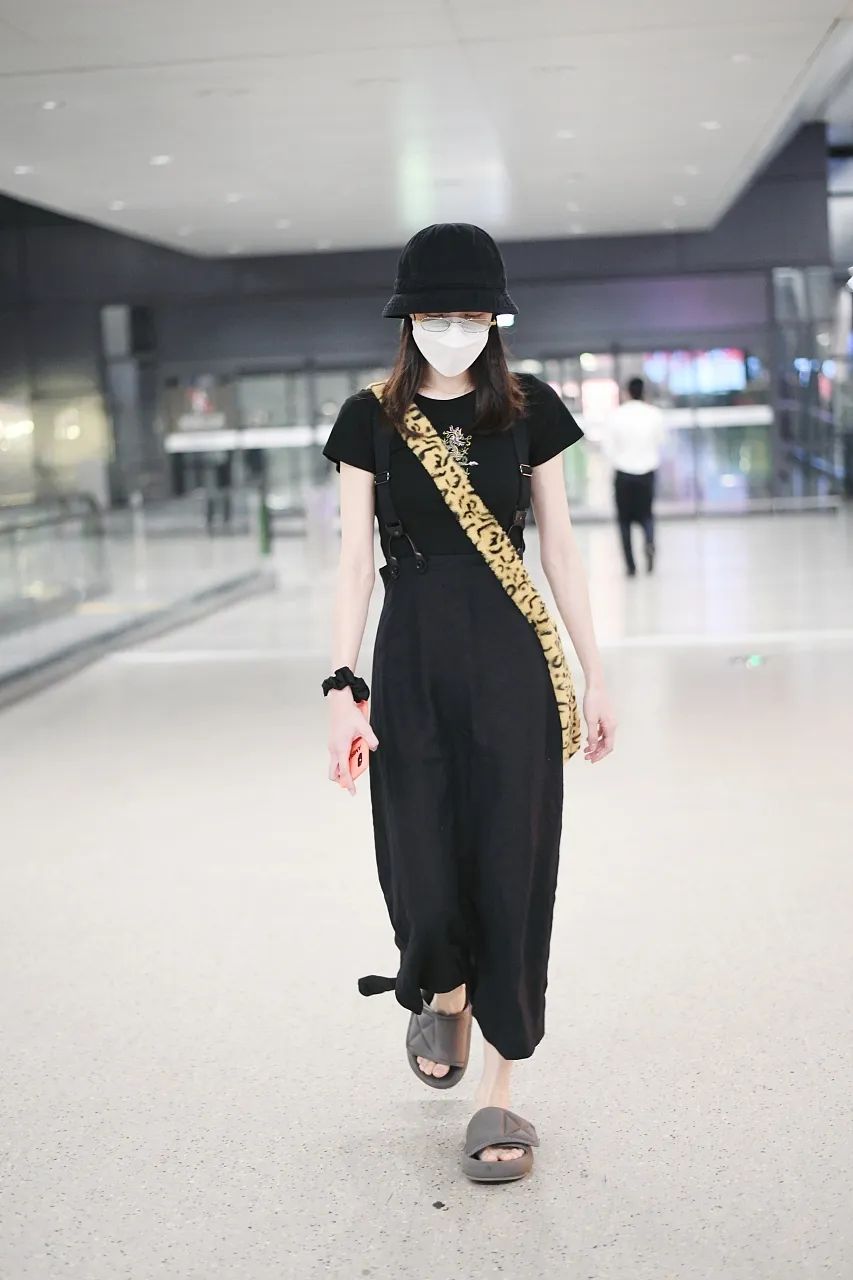 戚薇杨颖撞衫,戚薇撞衫江疏影