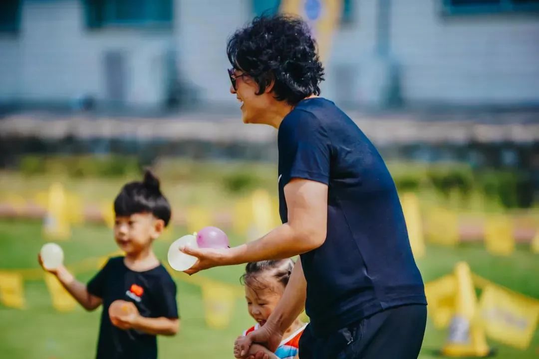 奔跑吧，小骑士！浪漫花彩小镇来场萌趣十足的比赛吧~