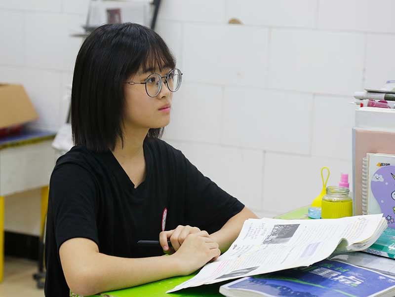 托起明天的希望,开启明天的快乐