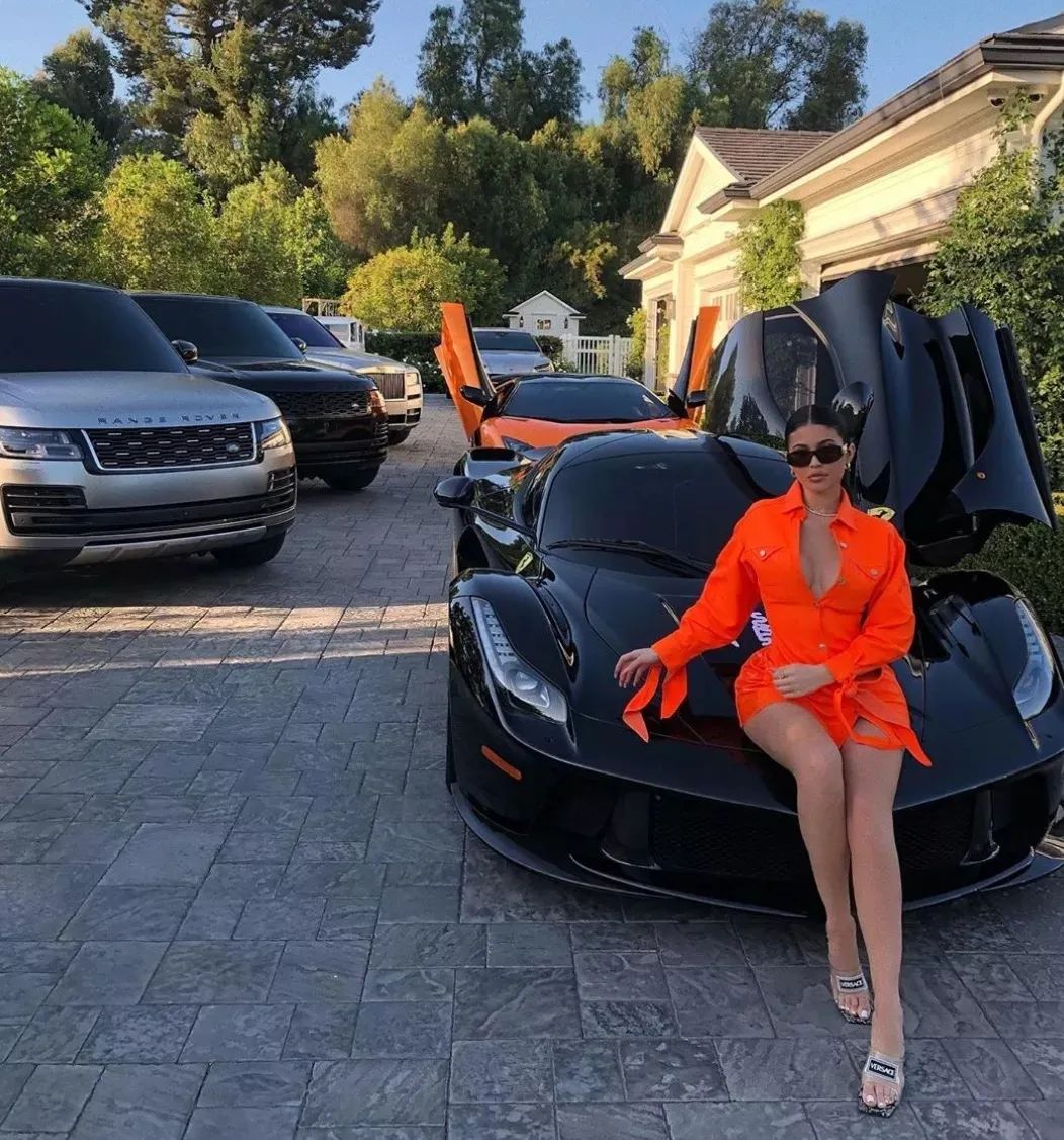 1.7亿买豪宅只为放球鞋？她说：老娘买鞋的快乐只有3秒