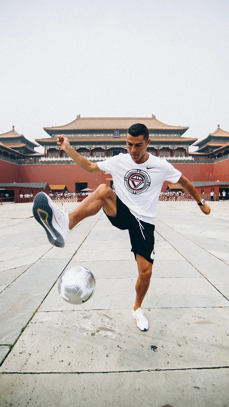 1.7亿买豪宅只为放球鞋？她说：老娘买鞋的快乐只有3秒