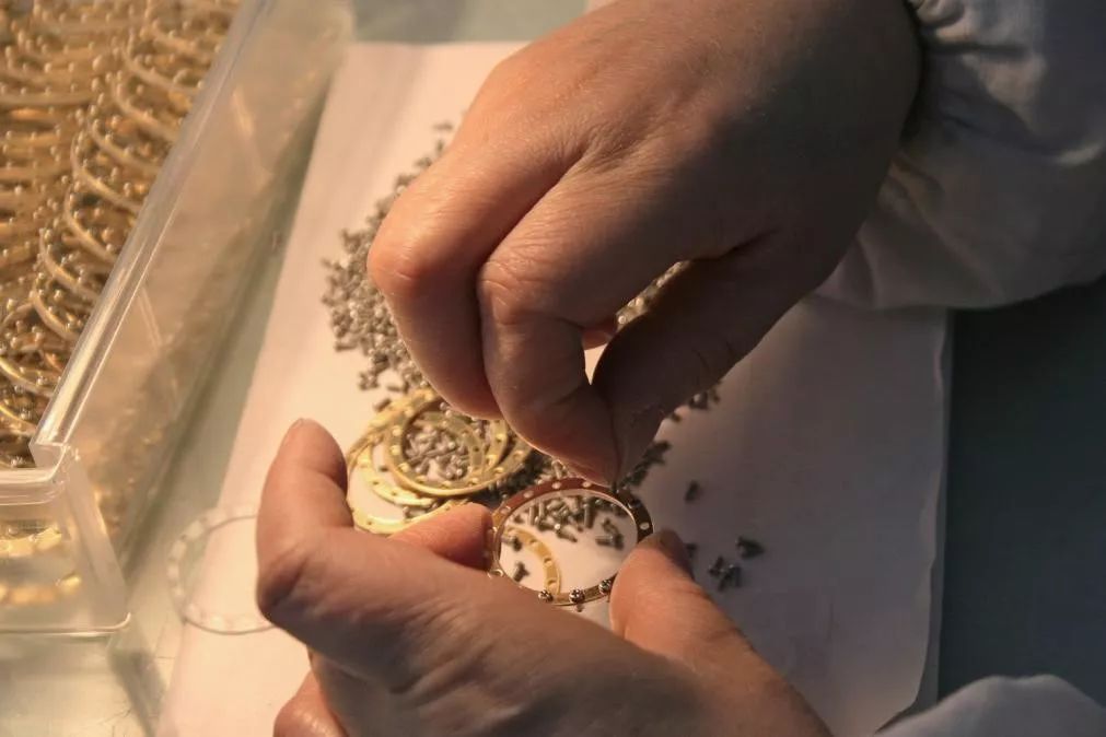 手持电容麦克风是大振膜吗,大振膜电容麦和大振膜麦克风区别