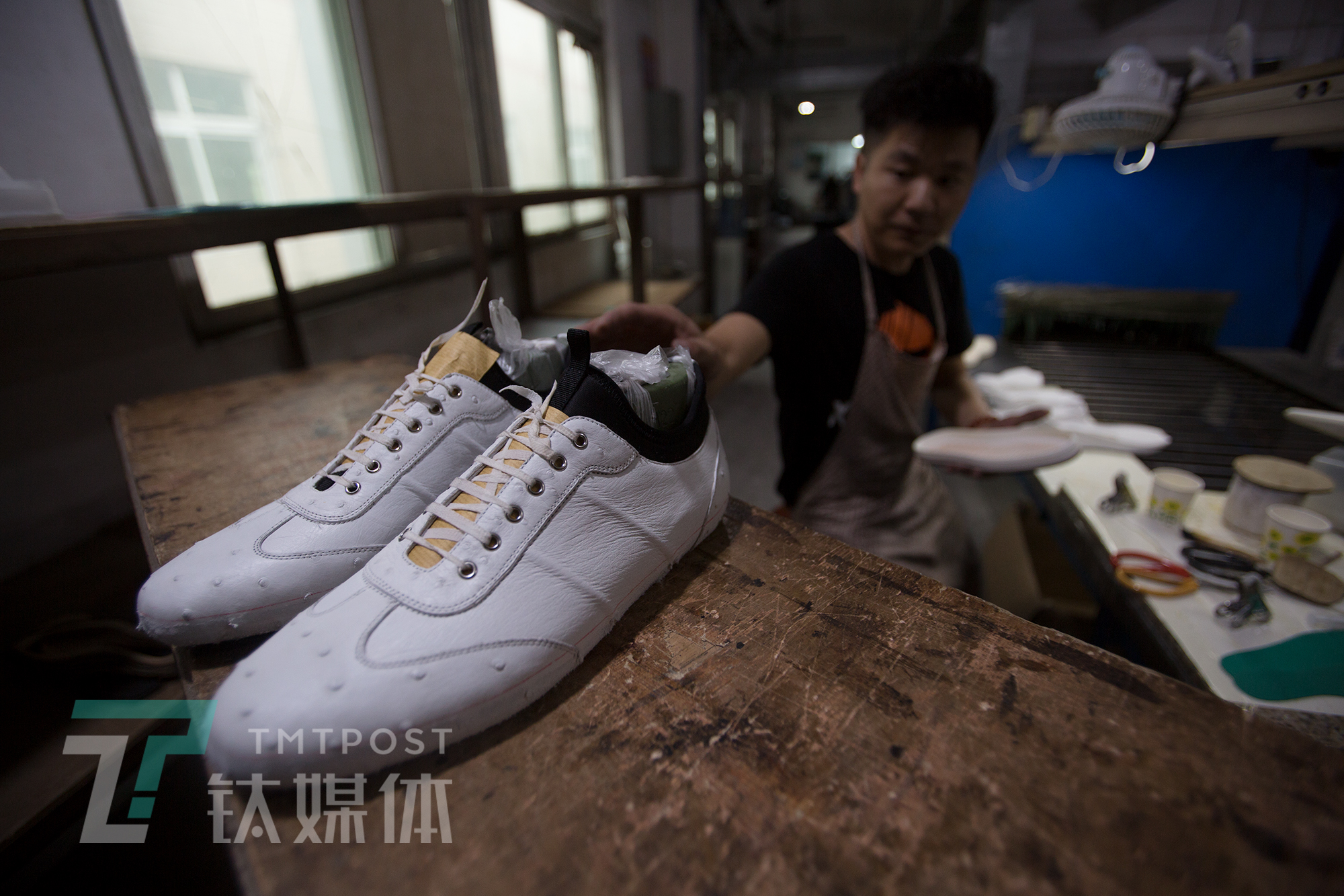 探访珠三角MCN培训课堂：工厂老板学直播卖货，应届毕业生想成李佳琦|钛媒体影像《在线》