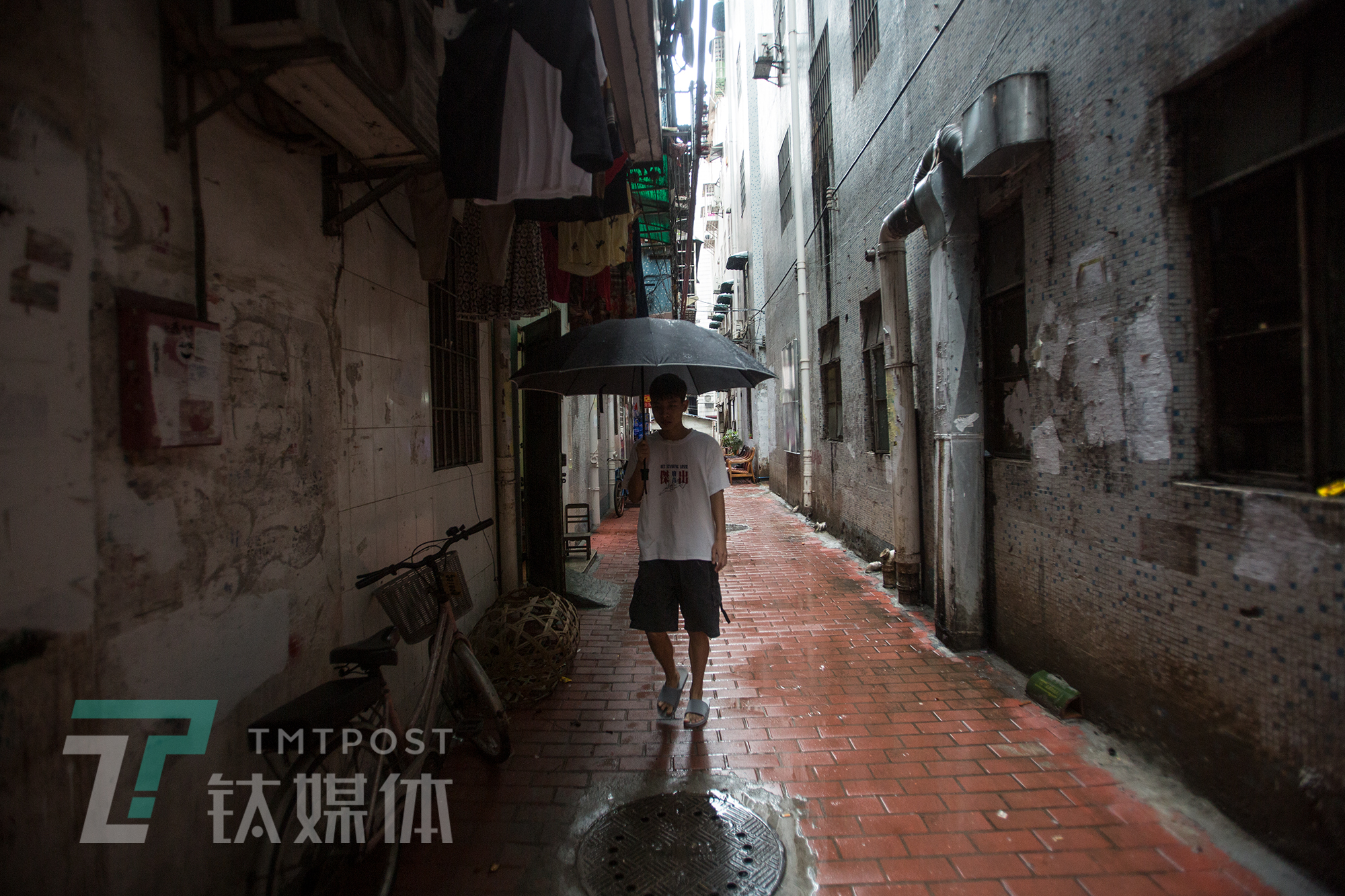 探访珠三角MCN培训课堂：工厂老板学直播卖货，应届毕业生想成李佳琦|钛媒体影像《在线》