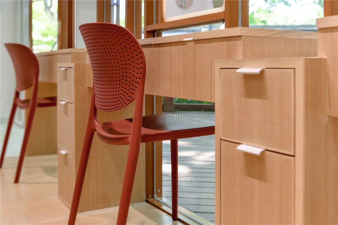 西湖边有汉服体验店吗,西湖旁边的汉服体验馆在哪