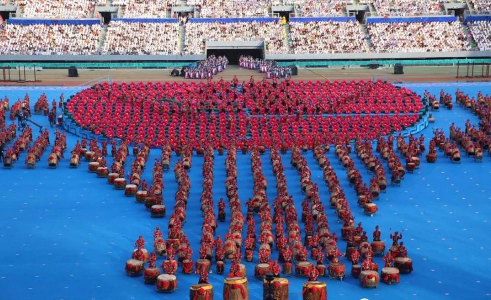 鼓槌擂响撼八方，马山会鼓情飞扬