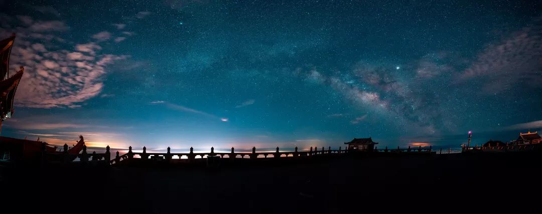夏日登山看景,夏日峨眉山