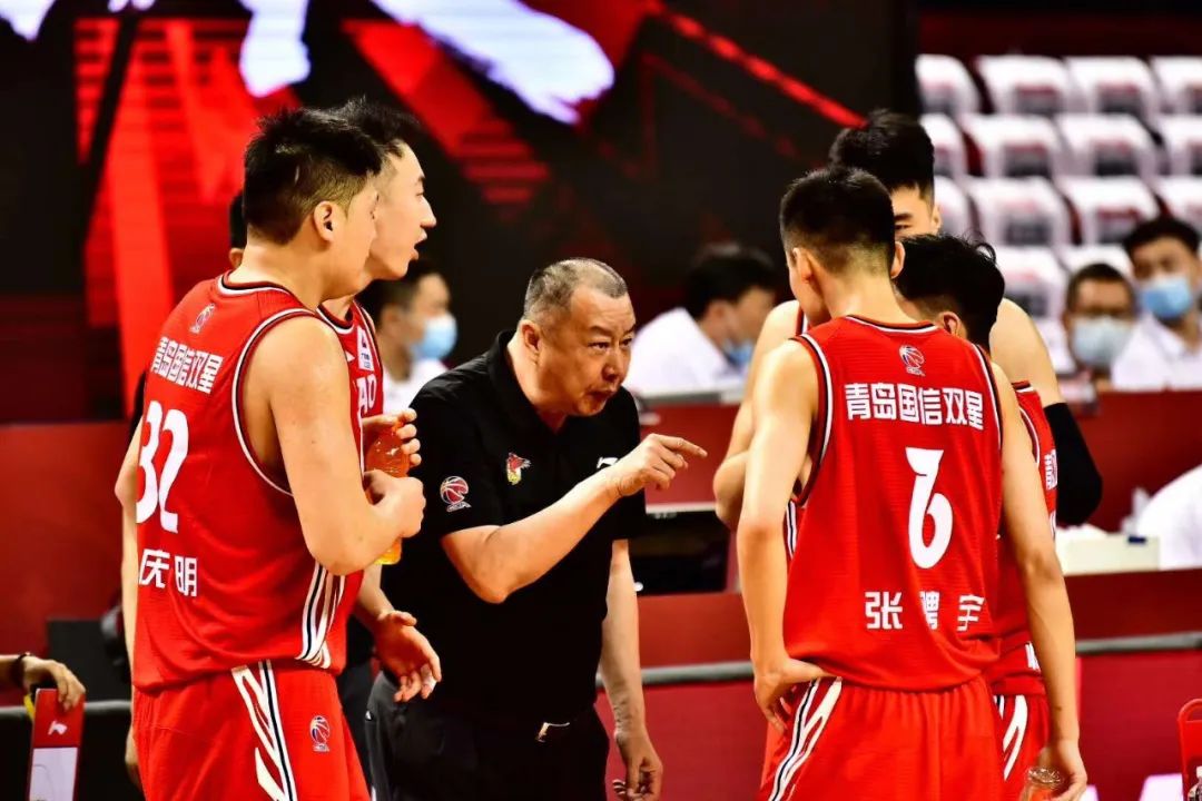 cba季后赛青岛晋级八强,cba青岛双星对深圳马可波罗