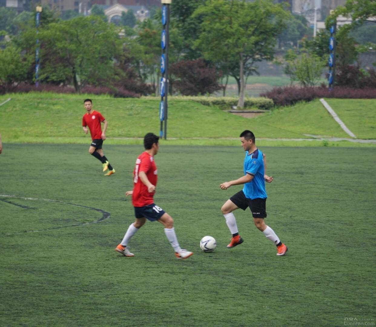 雨中足球,雨中足球图