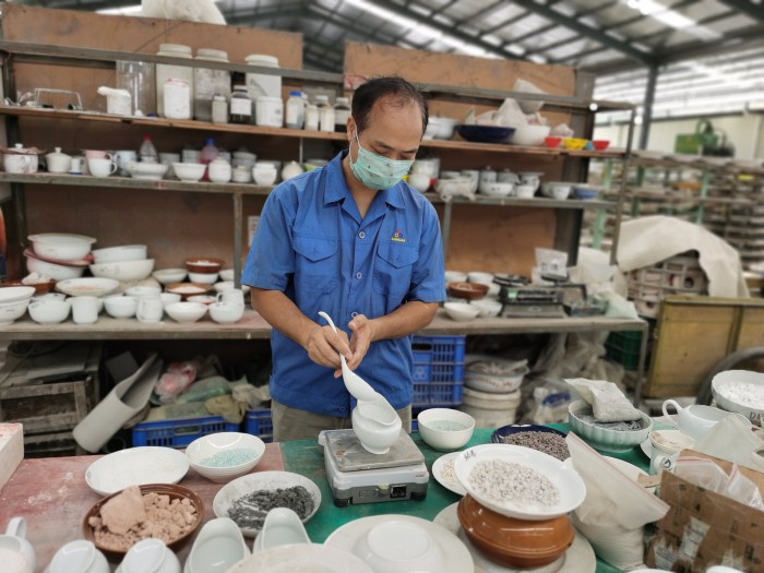 这名陶瓷工人，如何逆袭成长为教授级专家