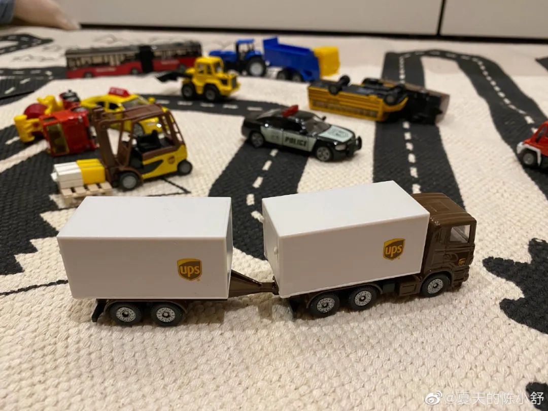 不吵不闹一切为了孩子过日子,不吵不闹一个人玩