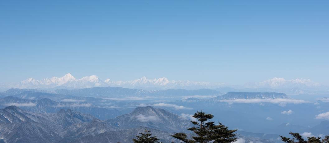 打卡百米观光电梯大美山色尽收眼底~