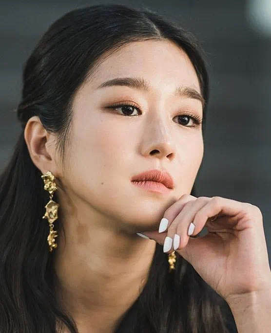 徐睿知倒钩眼线妆,金秀贤徐睿知魔女作品