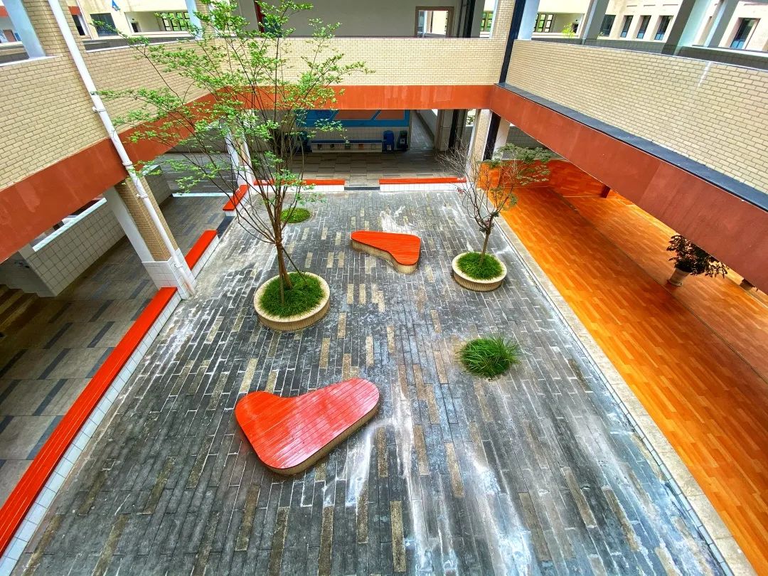 退台式教学楼、超大公共空间，怀化这所学校美得不像实力派