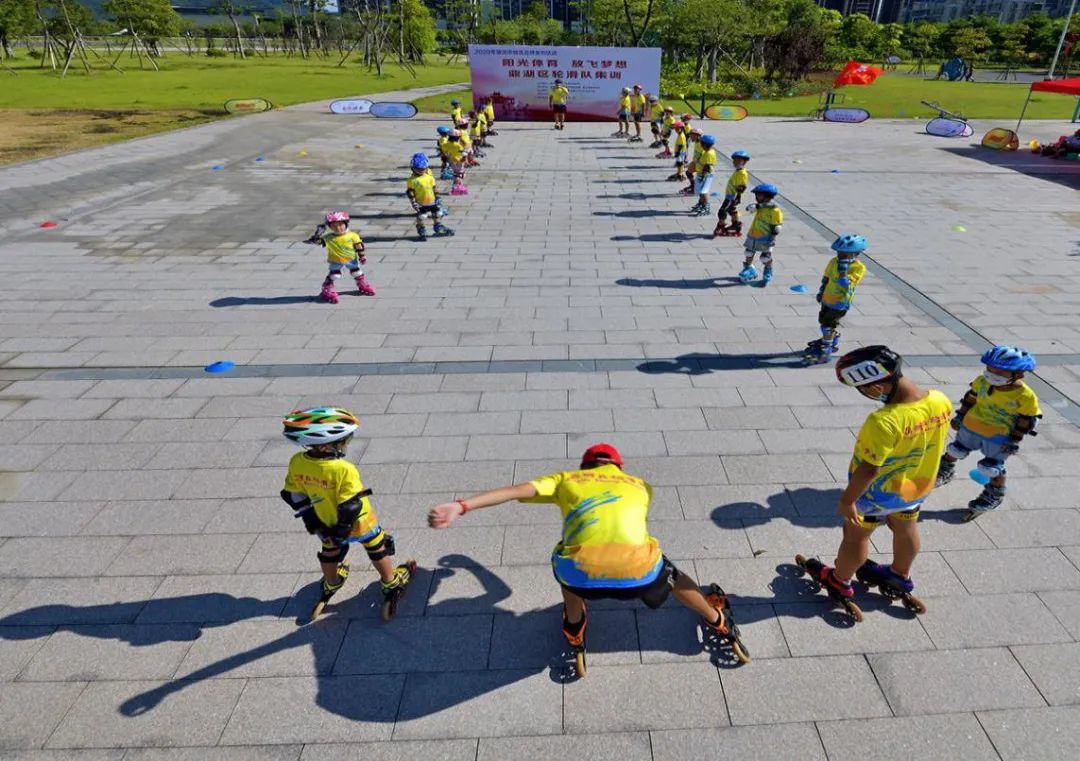 全民健身广场舞动起来视频,开心健身广场舞幸福跳起来