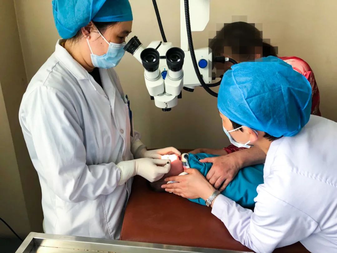 宝宝眼睛一直流黄色脓性分泌物,宝宝眼睛水状分泌物是什么情况