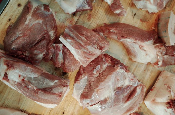 一天只卖一头猪卖完就下班,一天只卖一头猪