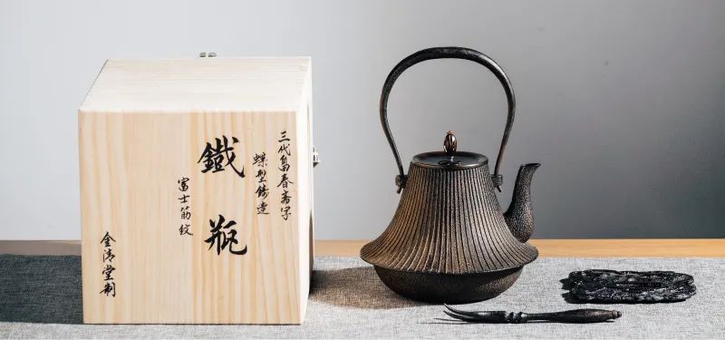 一把烧开水的壶,日式烧茶铁壶