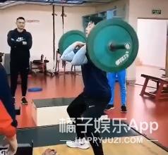 他这是中年发福了吗?