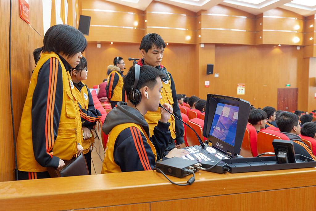 武汉这所学校颜值真高宛如仙境,武汉市学校景象